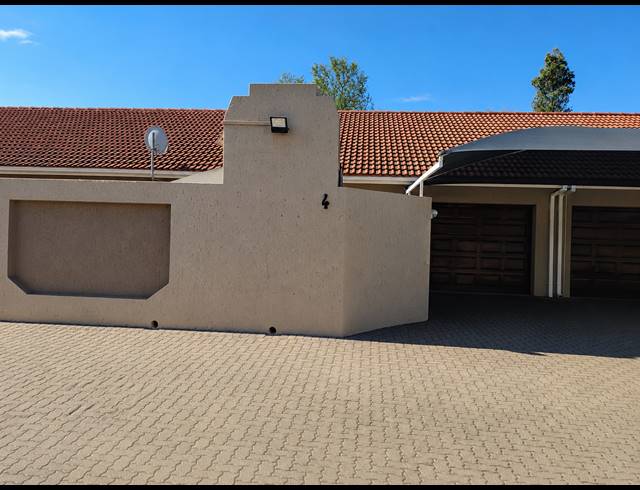 2 BEDROOM TOWNHOUSE FOR SALE IN THREE RIVERS